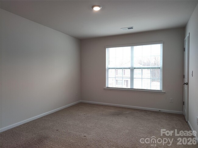 Building Photo - 2109 Allium Dr