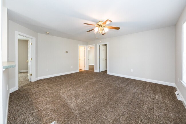 Building Photo - 814 King Arthur Dr