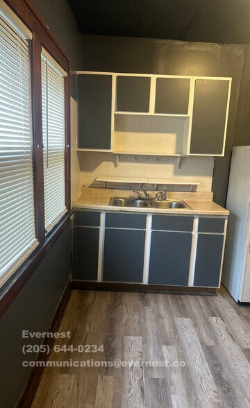 Building Photo - 3046 E 130th St