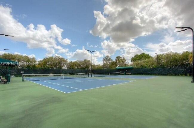 Building Photo - 240 Lakeview Dr