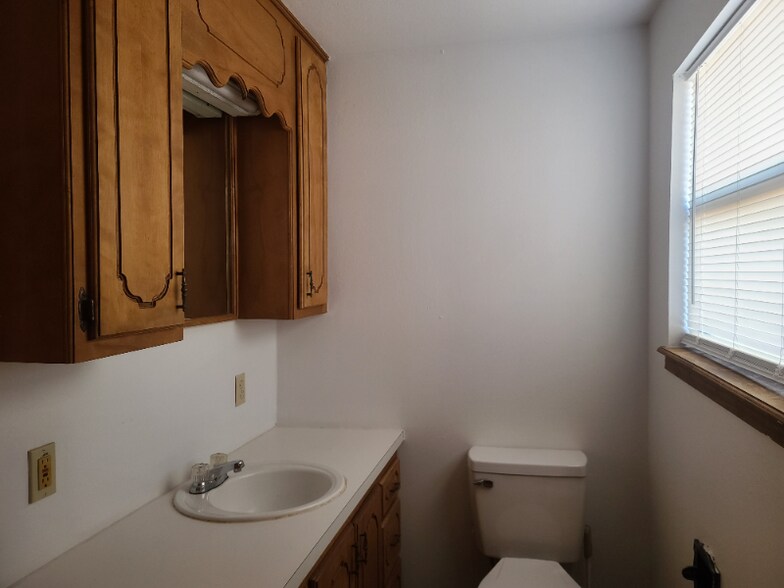 Building Photo - 1900 W Rte 66 Blvd