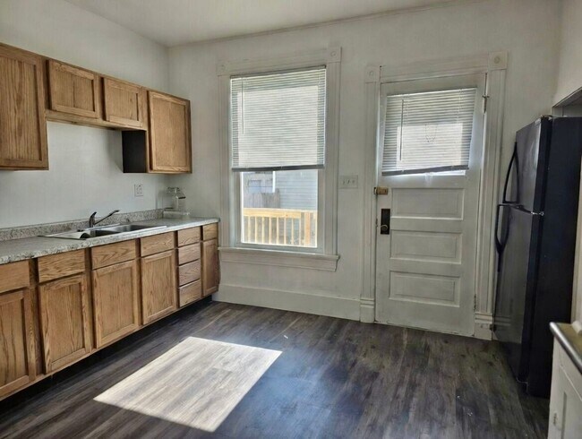 Building Photo - 1801 N Wisconsin St