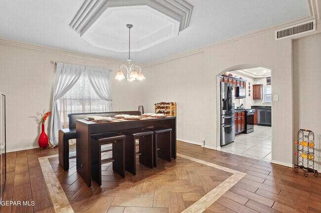 Building Photo - 1091 Los Moros Dr