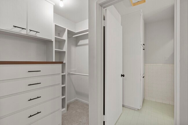 Building Photo - 365 Piney Point Rd