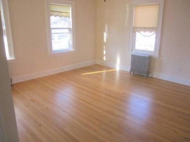 Building Photo - Spacious & Stylish 2BR Apartment - Prime W...