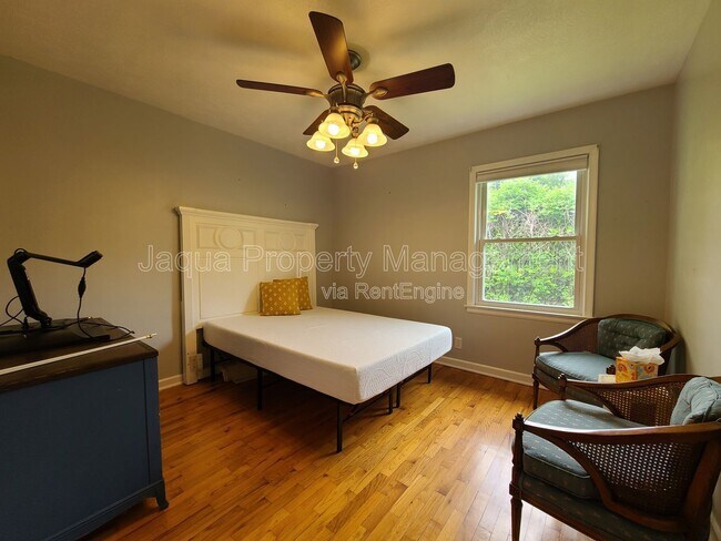 Building Photo - 652 Chippewa Rd