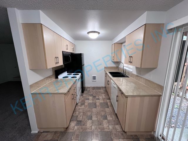 Building Photo - Cozy 2-Bedroom Duplex with Fireplace Charm...