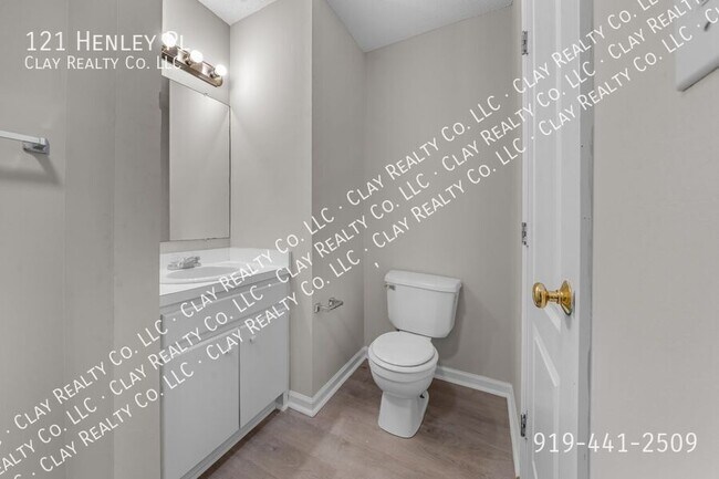 Building Photo - 121 Henley Pl
