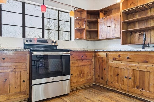 Building Photo - 1032 Standard Dr NE