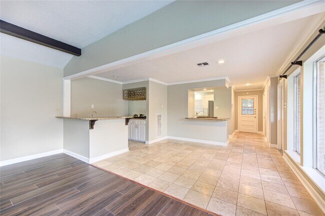 Building Photo - 11024 Riverview Dr