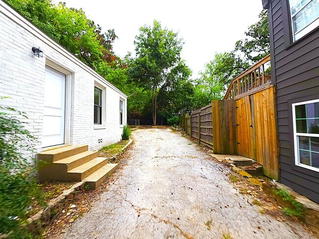 Building Photo - Fully Remodeled Home in the Heart of Tyler...