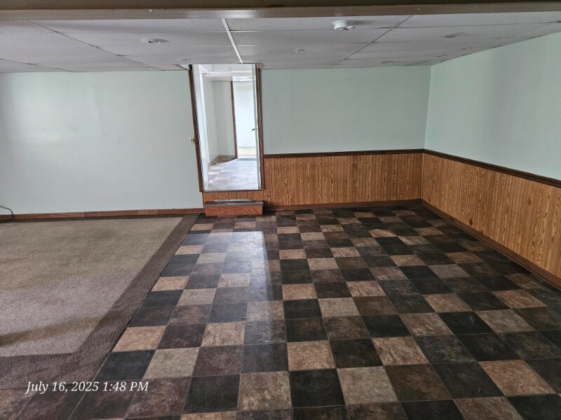 Building Photo - 615 S Chestnut St