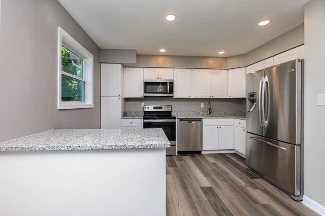 Building Photo - 324 Talbot Ct