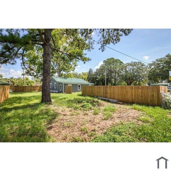 Building Photo - 260 Vernis Ave