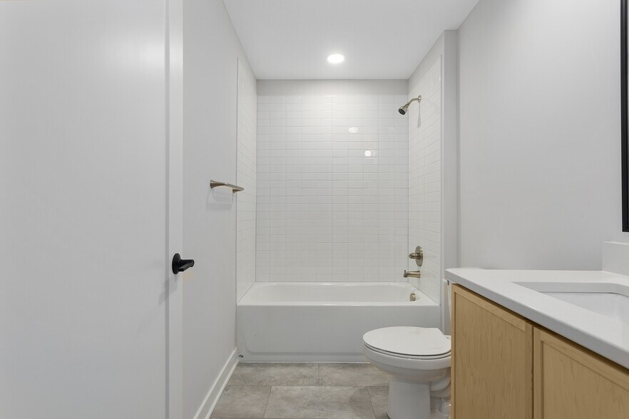 Building Photo - 4523 Forest Ave