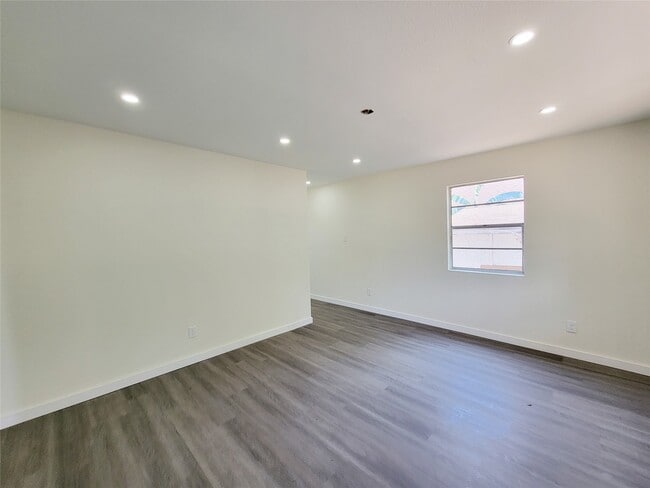 Building Photo - 5217 Hershe St