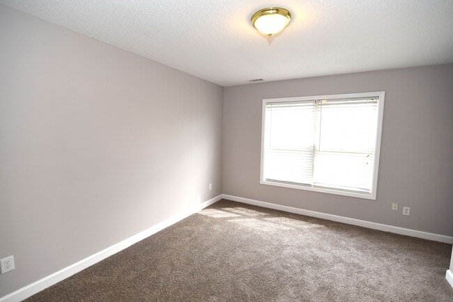 Building Photo - 3712 Cliffridge Dr