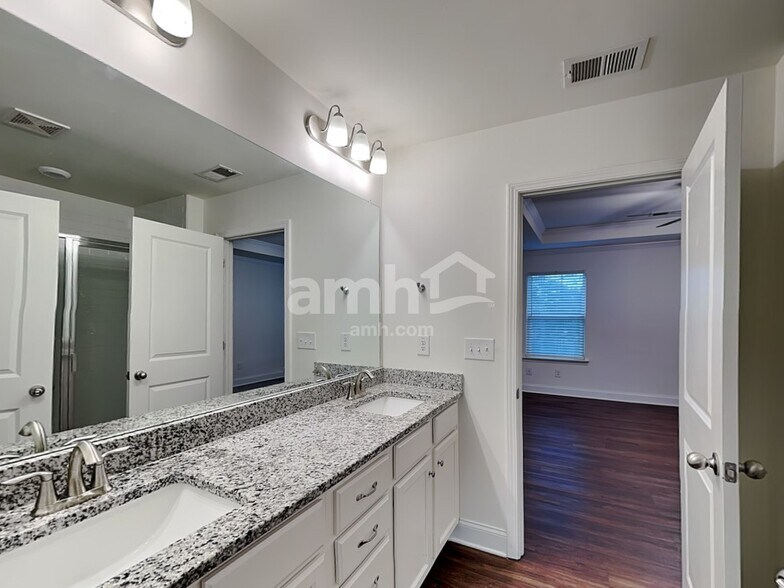 Building Photo - 6233 Bridlewood Ln