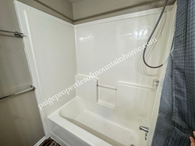 Building Photo - 49 Christopher Ln