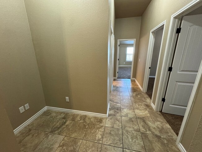 Building Photo - 506 Sladecek Dr