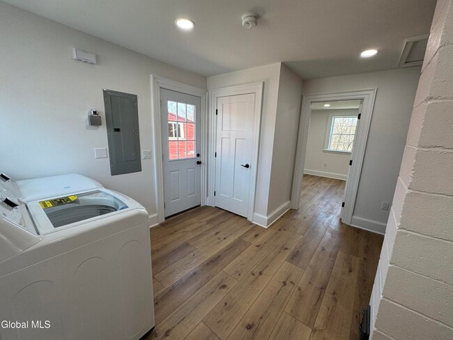 Building Photo - 675 Mac Elroy Rd