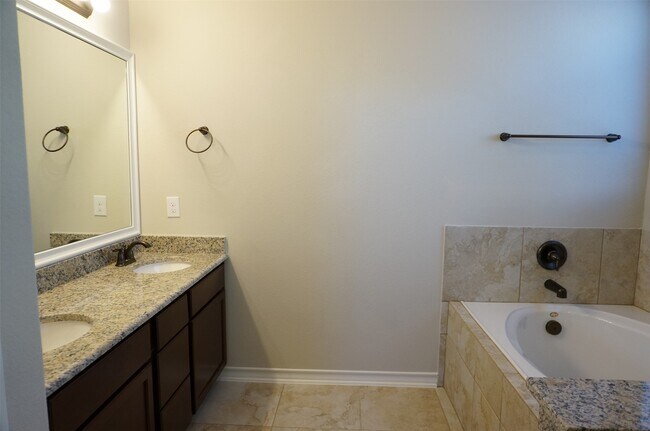 Building Photo - 3539 Christopher Dr