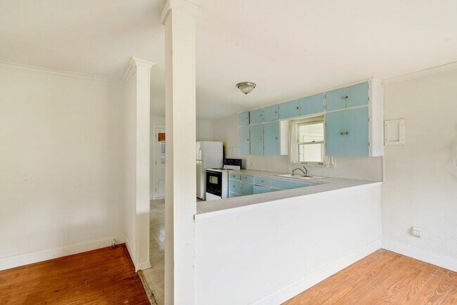 Building Photo - 505 Lbj Dr