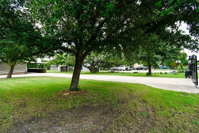 Building Photo - 22 Niederwald Dr