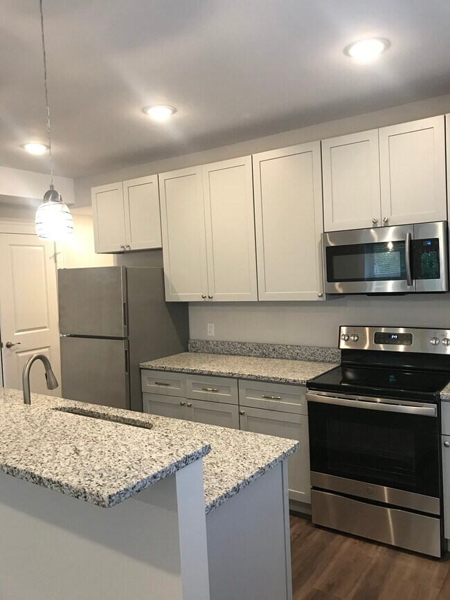 Building Photo - 5890 Cates Ave