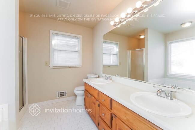 Building Photo - 2440 Sherrie Ln SW