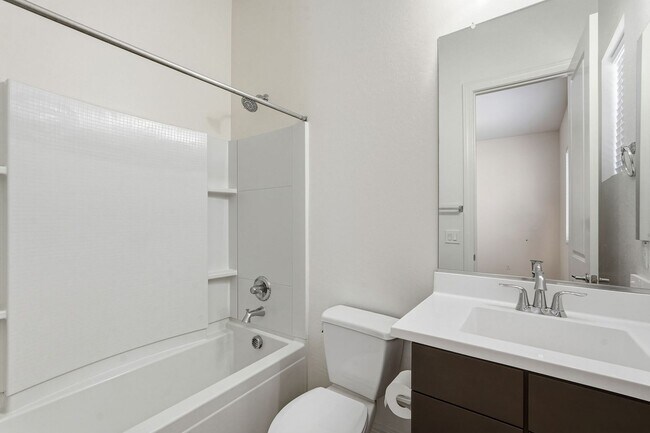 Building Photo - Gated Community Amazing ameneties