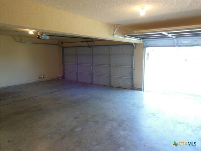 Building Photo - 455 Roadrunner Ave