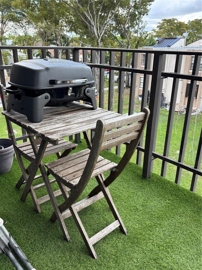 Building Photo - 3561 SW 117th Ave