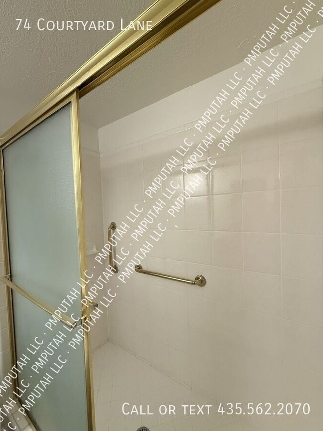 Building Photo - 74 Courtyard Ln E