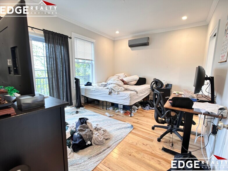 Building Photo - 130 Bigelow St