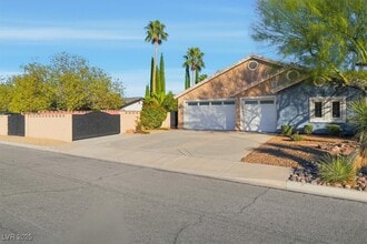 Building Photo - 8570 Country Home Cir