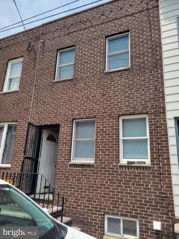 Primary Photo - 1017 Winton St