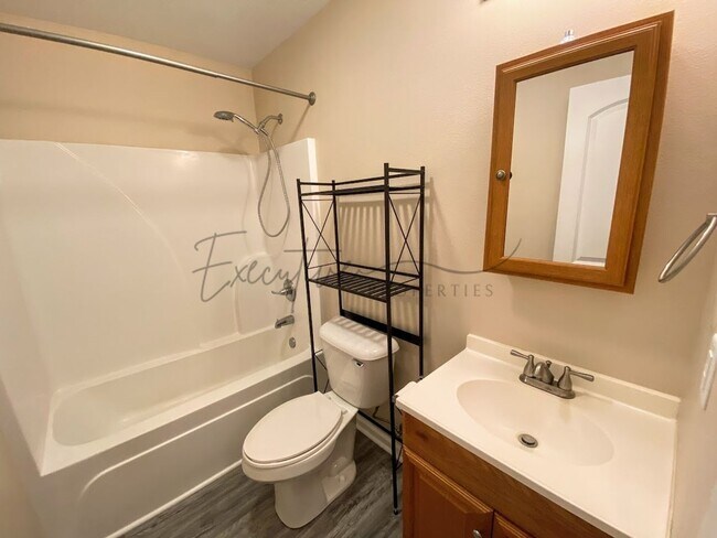 Building Photo - 308 E 1st St