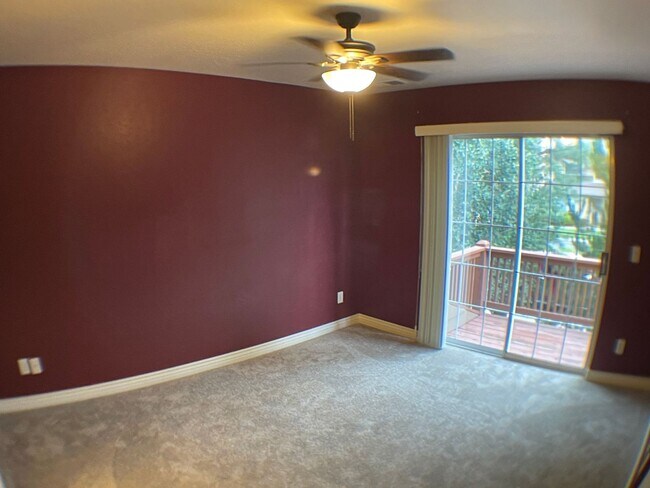Building Photo - Townhouse in University heights COMING SOON!