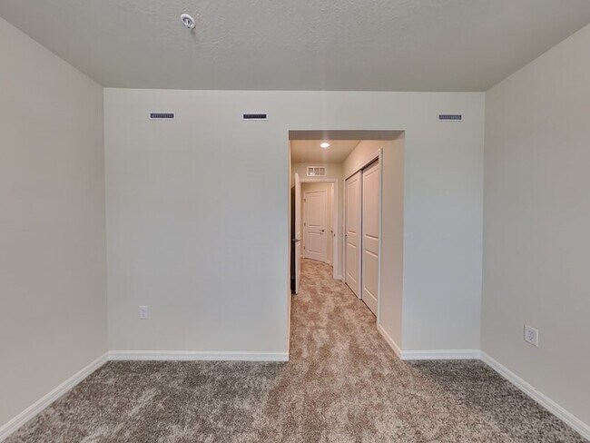 Building Photo - 3187 Emerald Acrs Ln