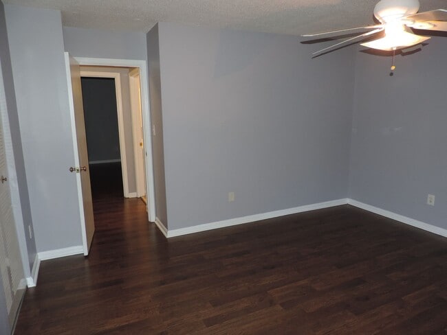 Building Photo - 8807_HUNTER_RIDGE
