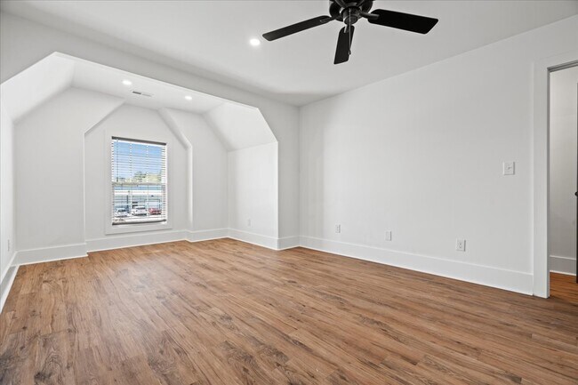 Building Photo - 1330 Twelve Oaks Ln