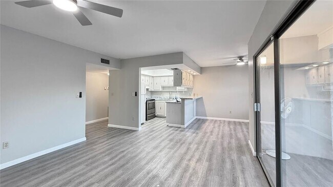 Building Photo - 22333 Edgewater Dr