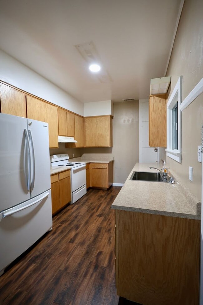 Building Photo - Authentic Country Living