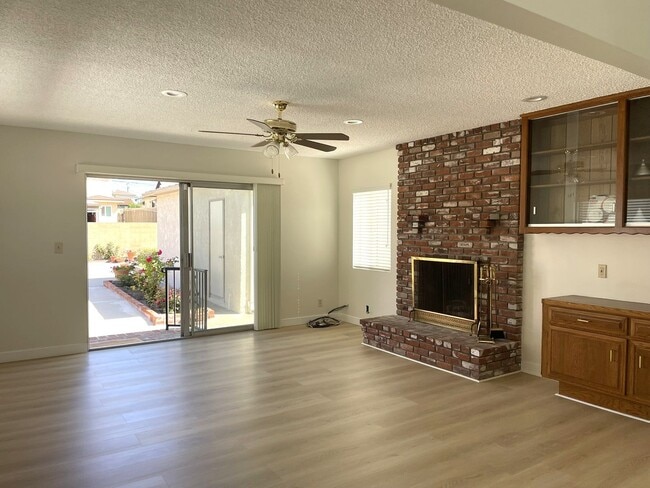 Building Photo - Charming 3-Bedroom Home with Modern Upgrad...