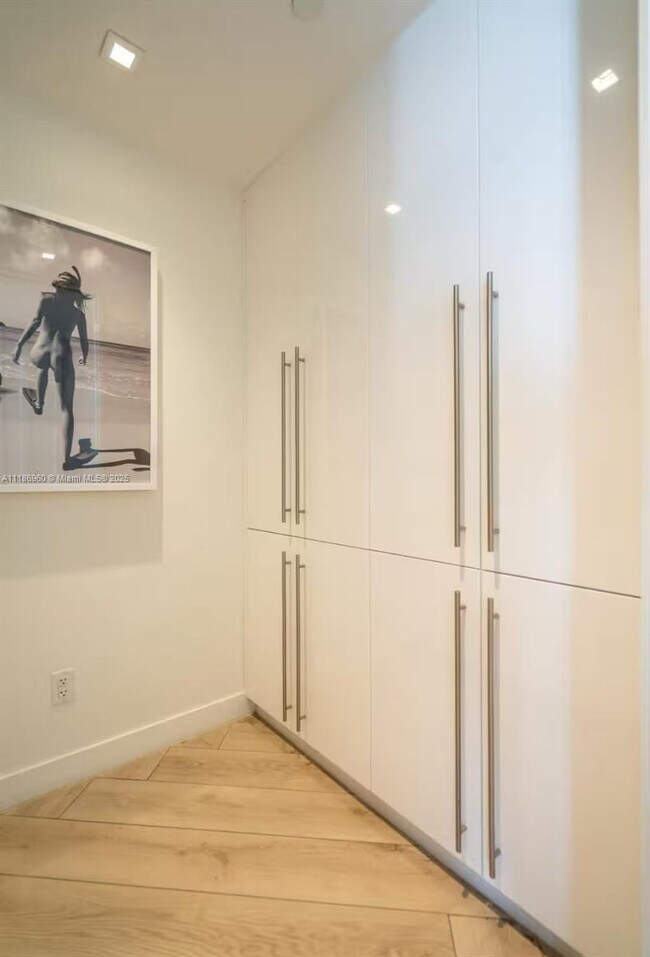 Building Photo - 2201 Collins Ave