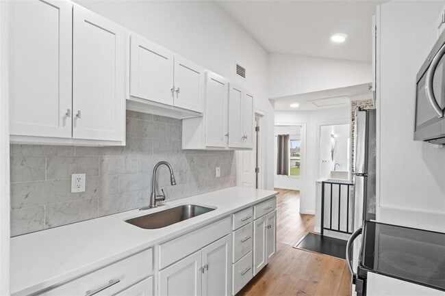 Building Photo - 7581 Kelsey Dr