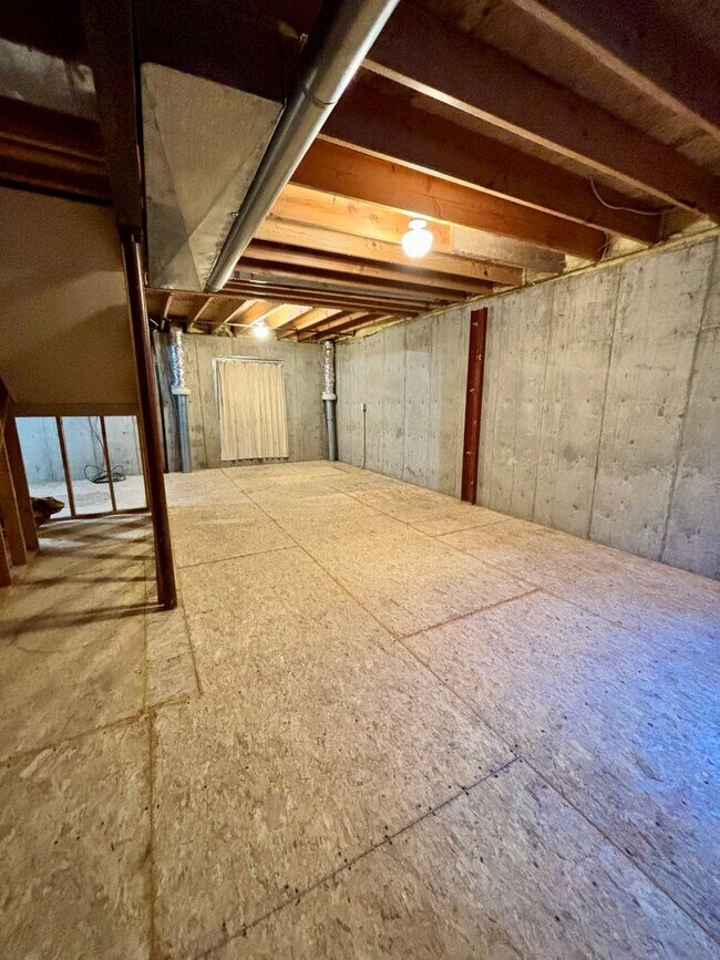 Building Photo - Spacious 3-Bedroom Condo in Prime Golden Location!! Available Now!!