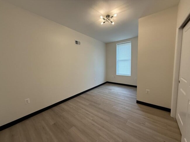 Building Photo - 2078 Druid Park Dr