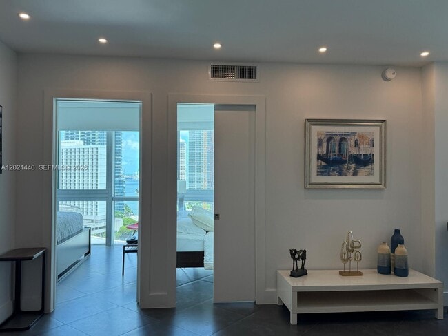Building Photo - 350 S Miami Ave